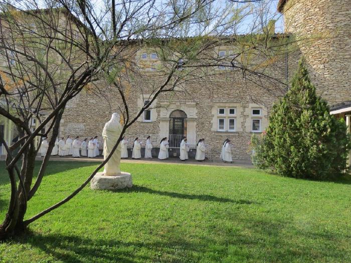 8-procession-Eucharistie