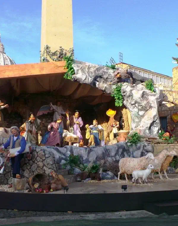Crèche - Place Saint-Pierre