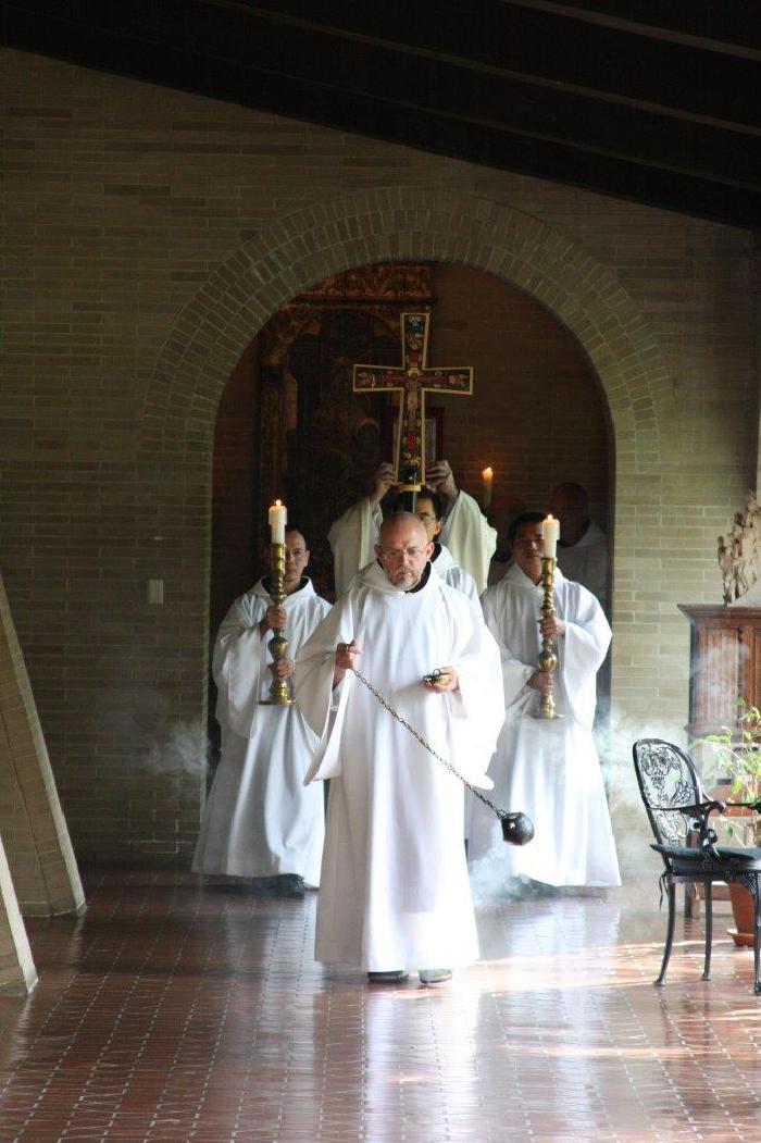 Spencer-procession-through-cloister