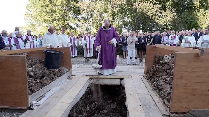 Obsèques-et-inhumation-de-Dom-Godefroy-Raguenet-de-Saint-Albin-Abbé-dAcey-le-11-août-2023-13-1