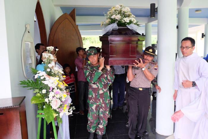 Funeral-of-Dom-Frans-Rawaseneng-7