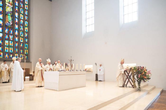 Benediction-abbatiale-Dom-Thomas-2